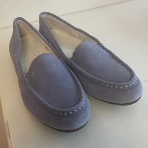 Vionic Size 7 Arch Support Slippers/ Loafers Light Blue Suede
